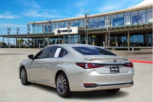 2024 Lexus ES 300h Ultra Luxury