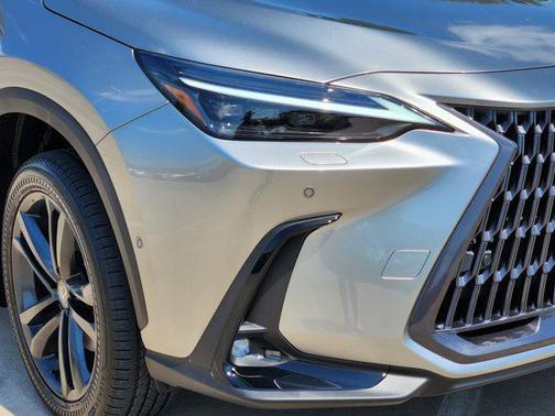 2025 Lexus NX 450h+ Luxury