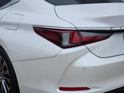 2025 Lexus ES 350 Premium