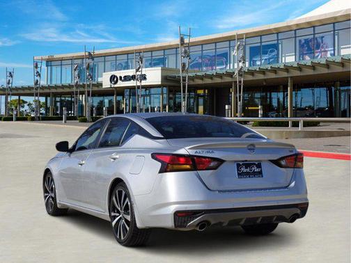 2020 Nissan Altima SR FWD