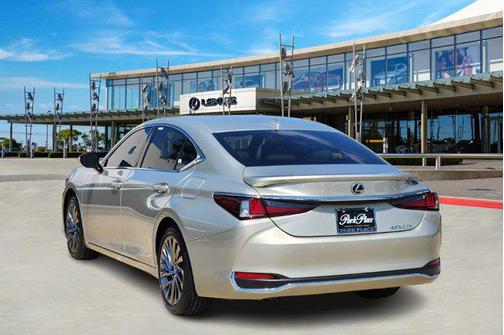 2025 Lexus ES 300h Luxury