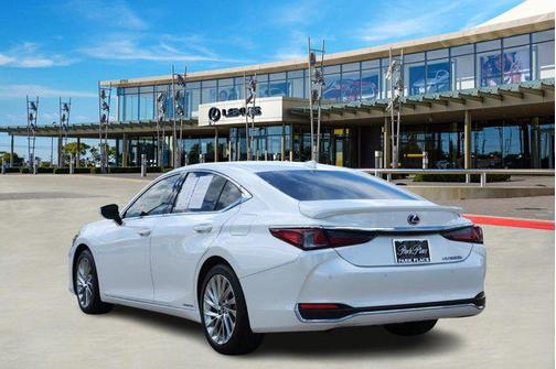 2021 Lexus ES 300h Ultra Luxury