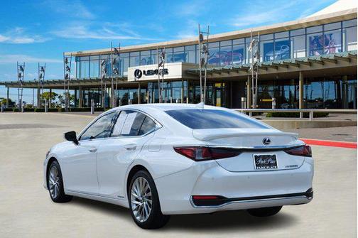 2021 Lexus ES 300h Ultra Luxury
