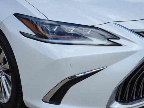2021 Lexus ES 300h Ultra Luxury