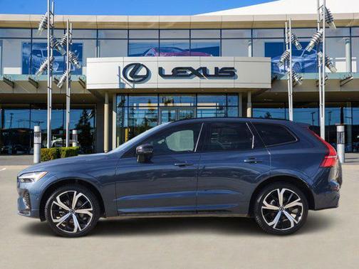 2022 Volvo XC60 B5 R-Design