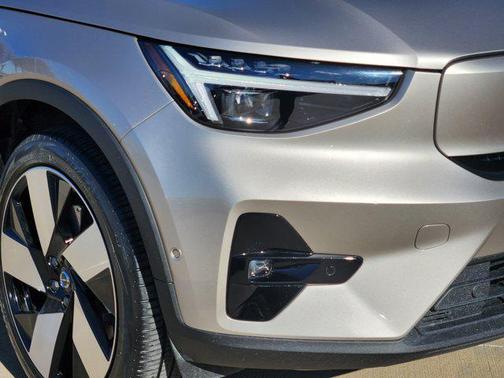 2024 Volvo XC40 Recharge Pure Electric Twin Plus