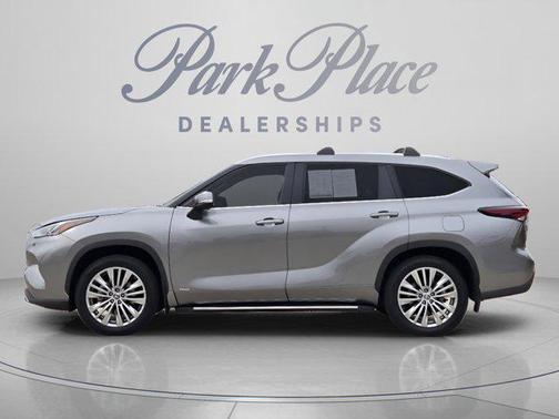 Heavy Metal 2025 Toyota Highlander Hybrid Platinum