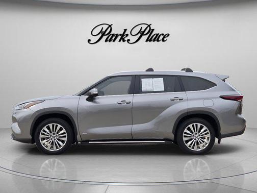 Heavy Metal 2025 Toyota Highlander Hybrid Platinum