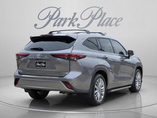 Heavy Metal 2025 Toyota Highlander Hybrid Platinum