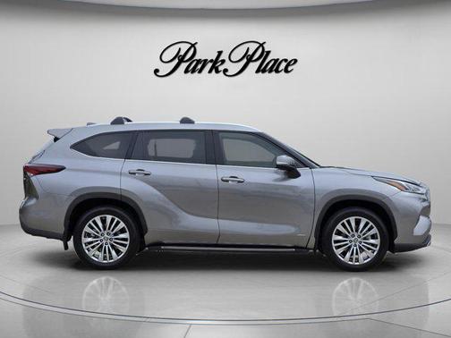 Heavy Metal 2025 Toyota Highlander Hybrid Platinum