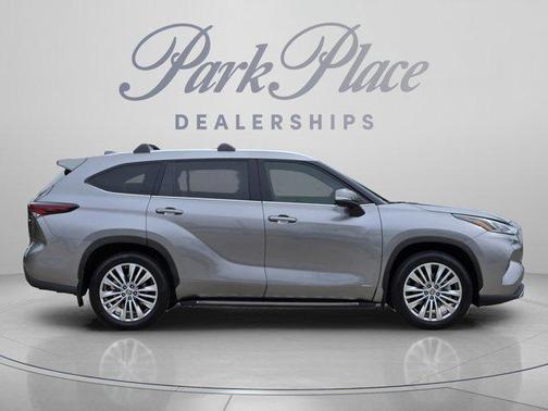 Heavy Metal 2025 Toyota Highlander Hybrid Platinum
