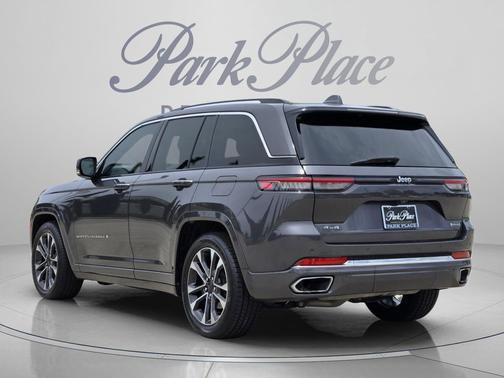 Baltic Gray Metallic Clearcoat 2022 Jeep Grand Cherokee Overland
