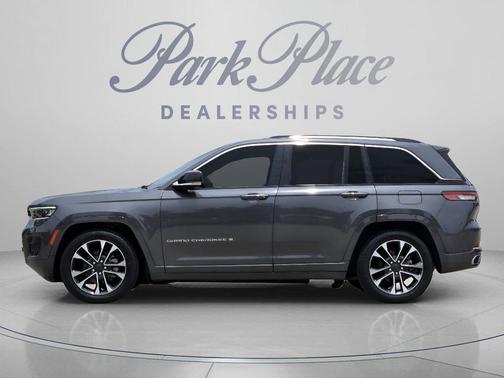 Baltic Gray Metallic Clearcoat 2022 Jeep Grand Cherokee Overland