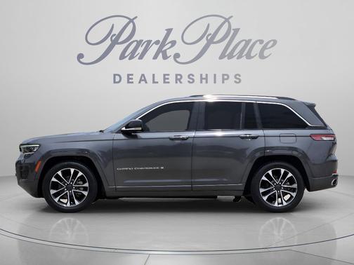 Baltic Gray Metallic Clearcoat 2022 Jeep Grand Cherokee Overland