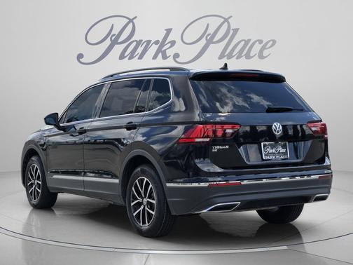Deep Black 2021 Volkswagen Tiguan 2.0T SE