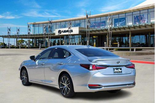 2025 Lexus ES 300h Base