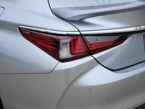 2024 Lexus ES 350 Ultra Luxury