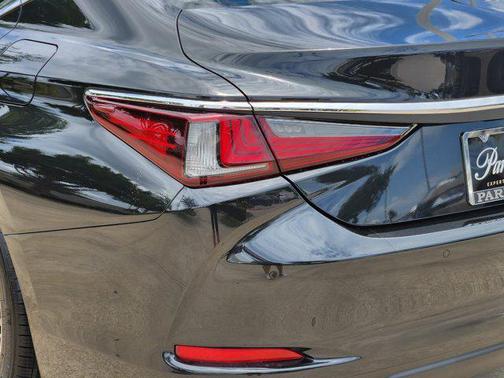 2025 Lexus ES 350 Base