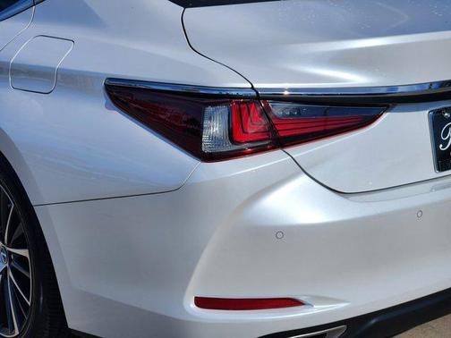 2023 Lexus ES 350 Base