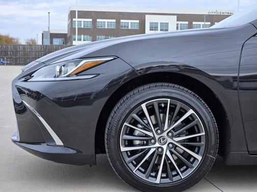 2025 Lexus ES 350 Base