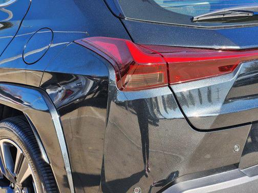 2025 Lexus UX 300h Premium