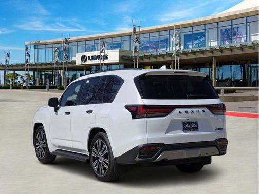 2026 Lexus LX 700h Luxury