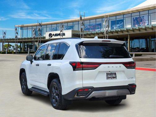 2025 Lexus LX 700h Overtrail