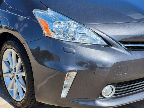 2013 Toyota Prius v Five