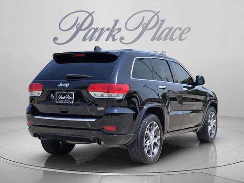 Diamond Black Crystal Pearlcoat 2020 Jeep Grand Cherokee Overland