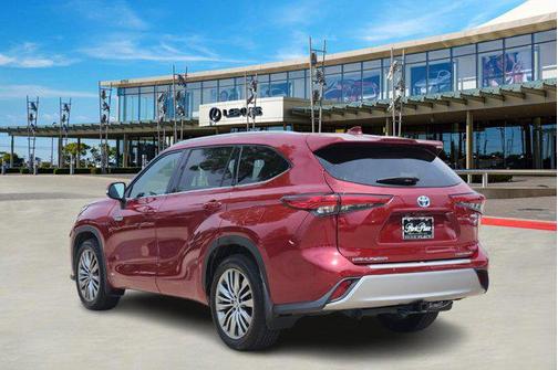 2021 Toyota Highlander Hybrid Platinum
