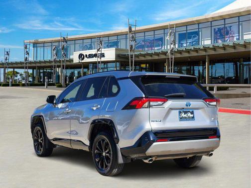 2024 Toyota RAV4 Hybrid SE