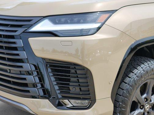 2025 Lexus LX 700h Overtrail