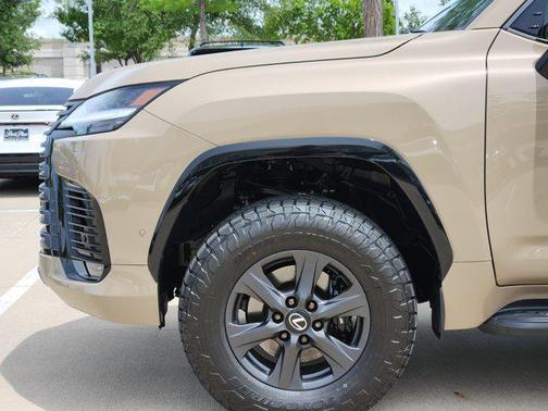 2025 Lexus LX 700h Overtrail