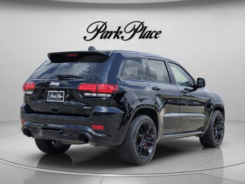 Diamond Black Crystal Pearlcoat 2017 Jeep Grand Cherokee SRT