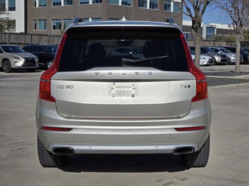 2016 Volvo XC90 T6 Momentum