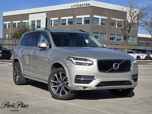 2016 Volvo XC90 T6 Momentum