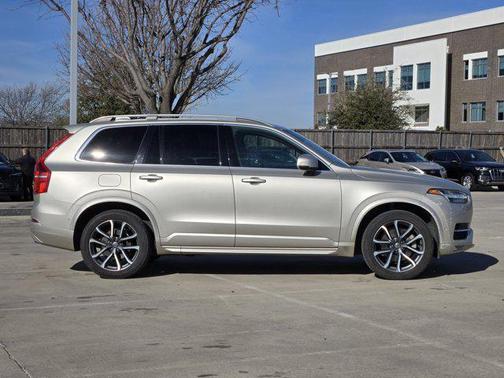 2016 Volvo XC90 T6 Momentum