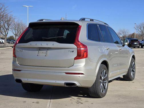 2016 Volvo XC90 T6 Momentum
