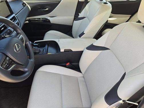 2025 Lexus ES 300h Base