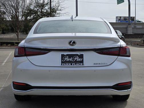 2025 Lexus ES 300h Base