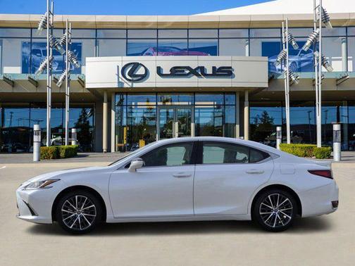 2025 Lexus ES 300h Base