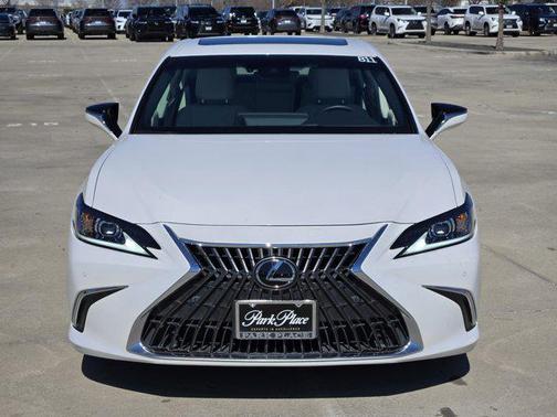 2025 Lexus ES 300h Base