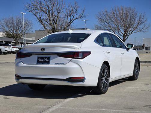 2025 Lexus ES 300h Base