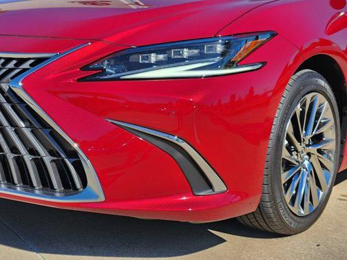 2025 Lexus ES 300h Ultra Luxury