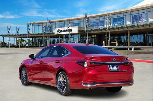 2025 Lexus ES 300h Ultra Luxury