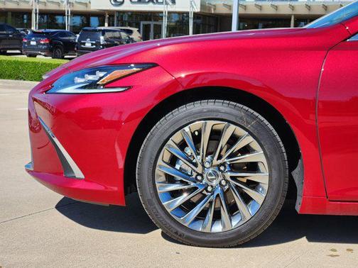 2025 Lexus ES 300h Ultra Luxury