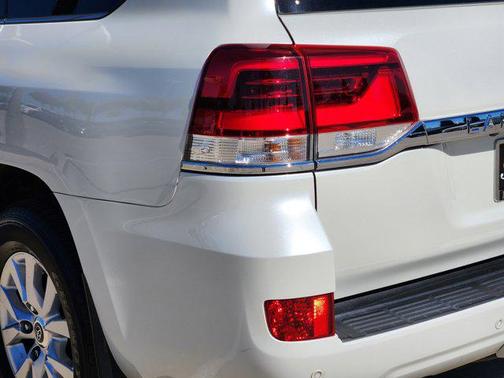 2021 Toyota Land Cruiser Base