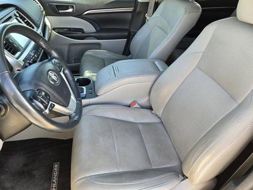 2016 Toyota Highlander Limited Platinum