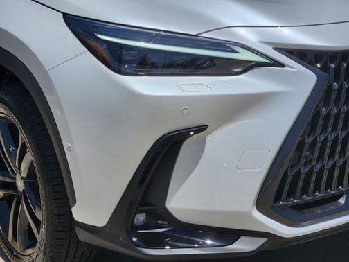 2025 Lexus NX 450h+ Luxury