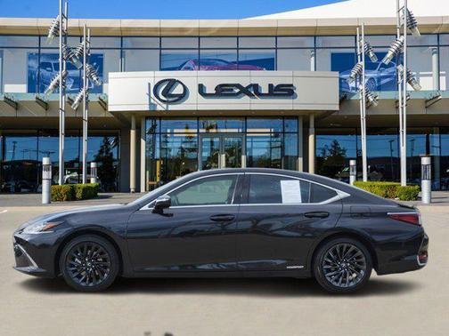2022 Lexus ES 300h Ultra Luxury